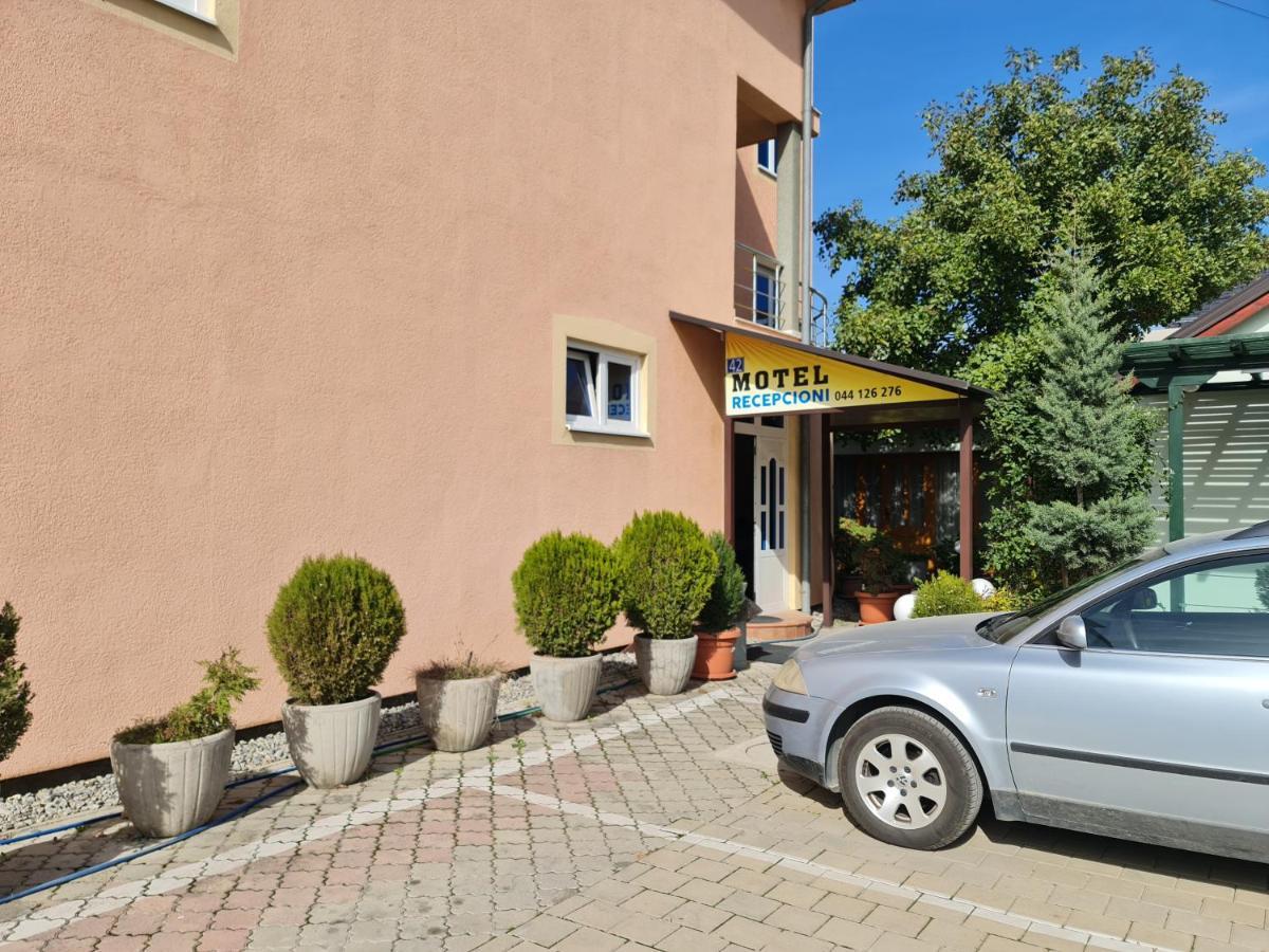 Holiday Ferizaj Extérieur photo