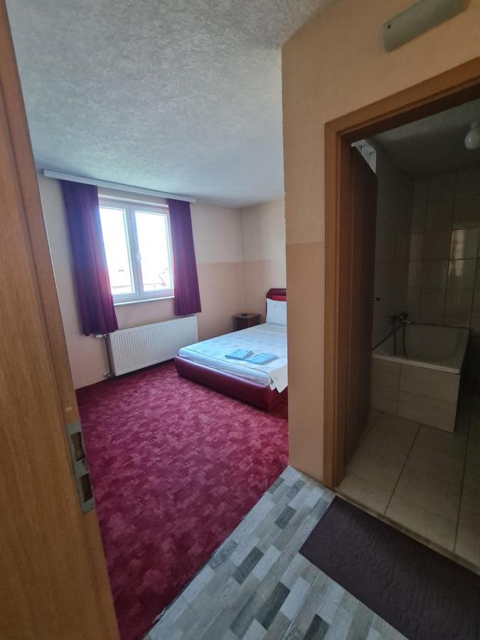 Holiday Ferizaj Extérieur photo