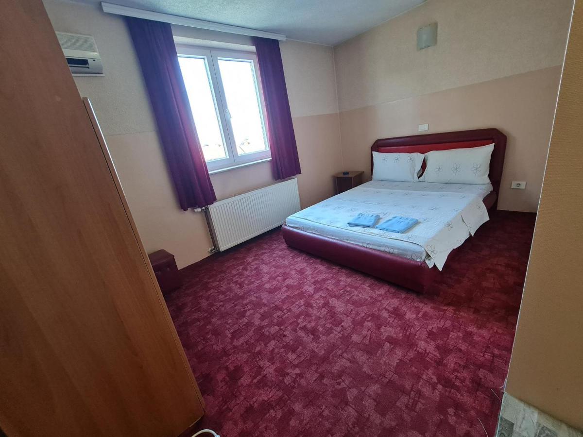 Holiday Ferizaj Extérieur photo